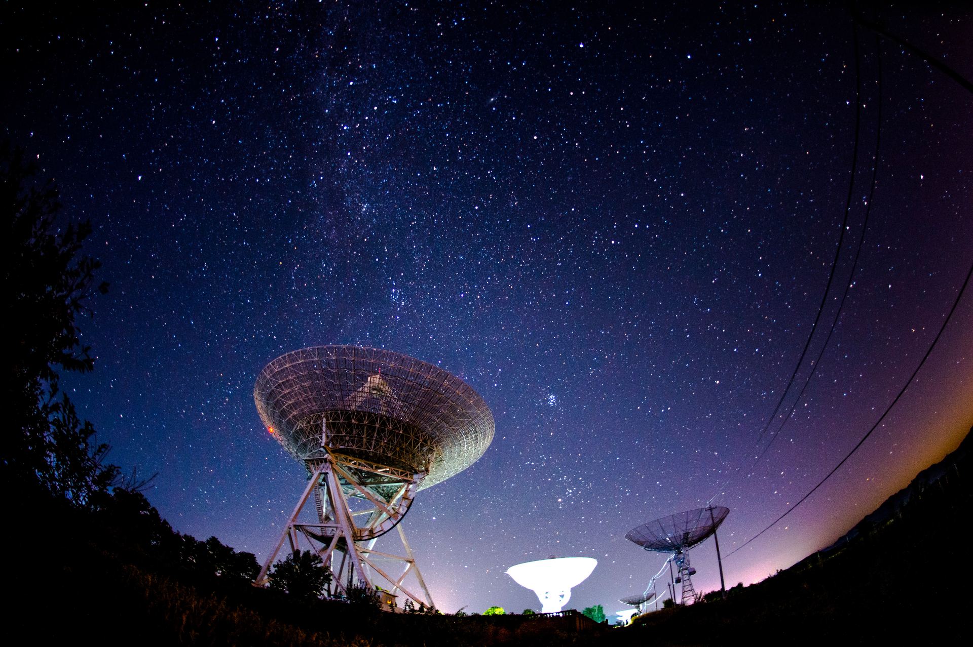 Radio telescopes beneath the Milky Way at night