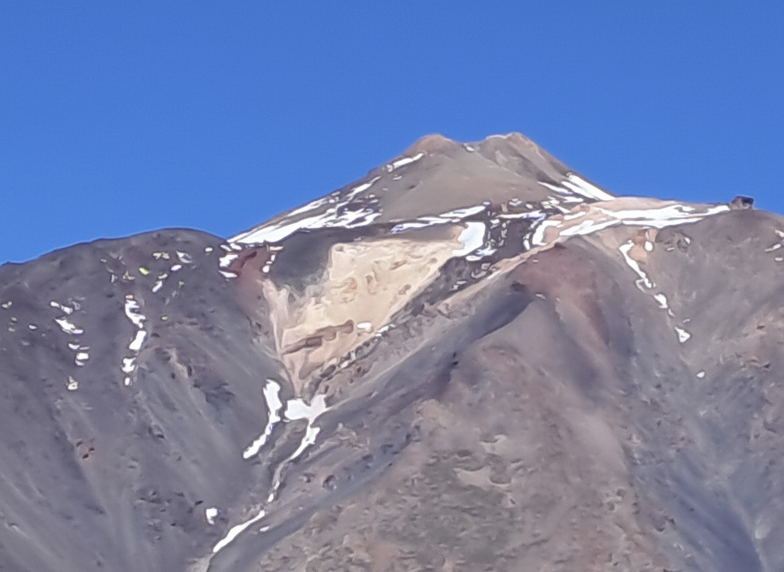 Kernowek Reach's barren, snow-streaked summit, well above the settled band